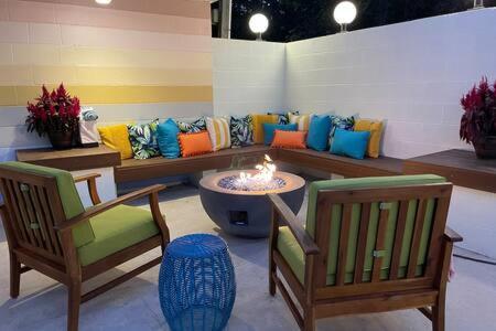 Pretty N Pink Room #5 At The Groovy Nomad Motel Trenton Exterior photo