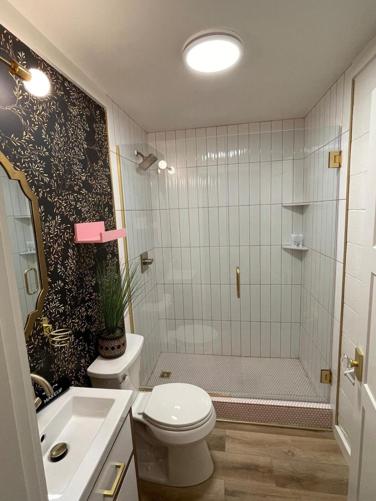 Pretty N Pink Room #5 At The Groovy Nomad Motel Trenton Exterior photo
